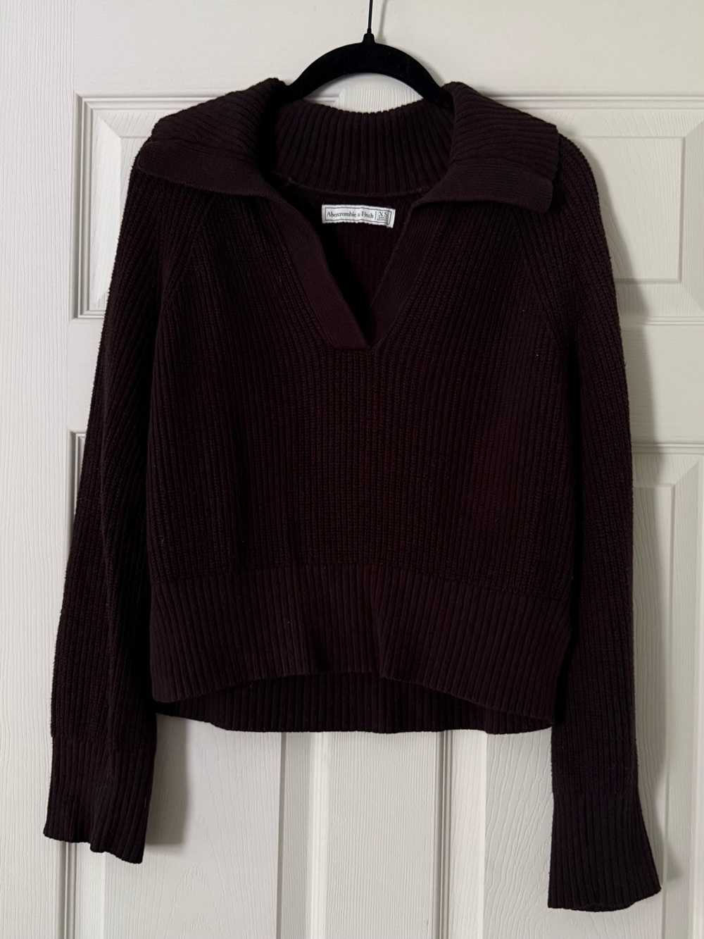Abercrombie & Fitch Women's Deep Brown Ribbed V-Neck Pullover
